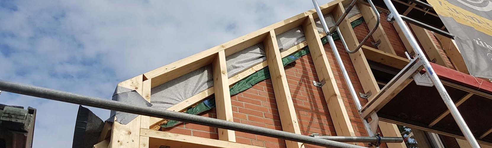 Umbau der Ostfassade, Klinker mit Holzstruktur